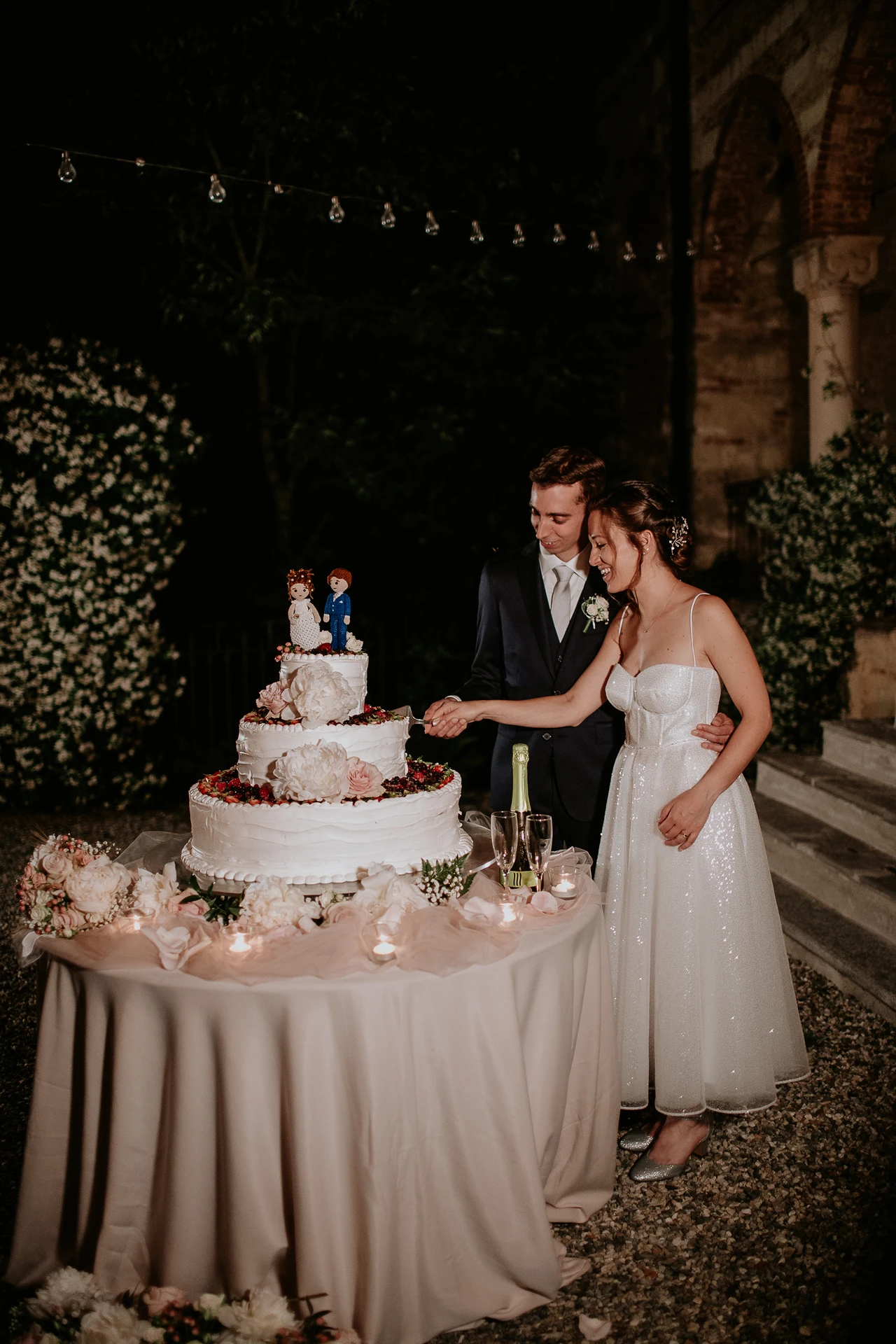 Il lancio del bouquet e il taglio della torta