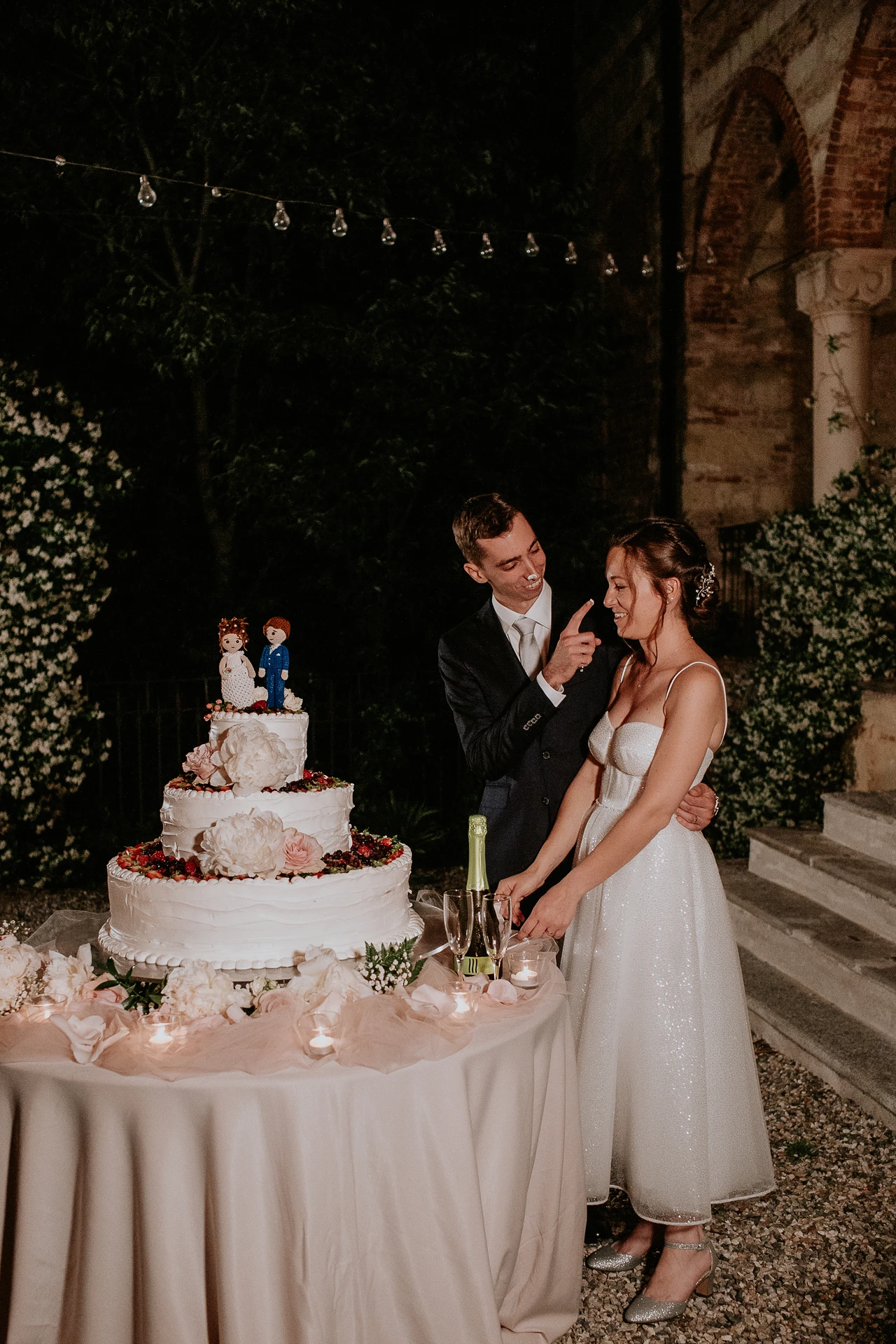 Il lancio del bouquet e il taglio della torta