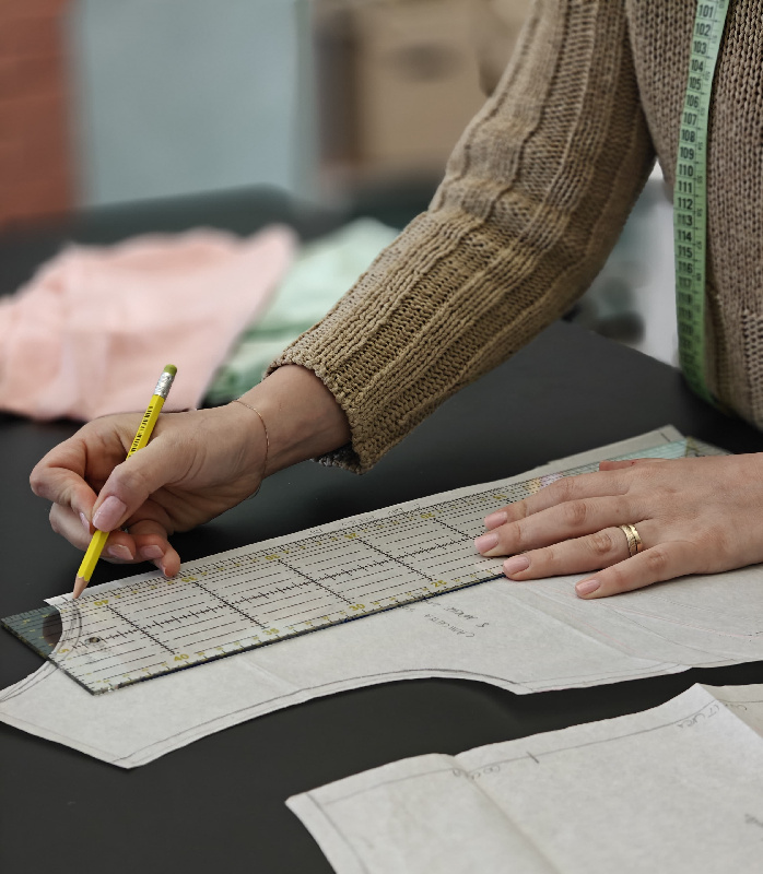 Progettazione e confezione abiti eleganti da donna su misura ad Alessandria
